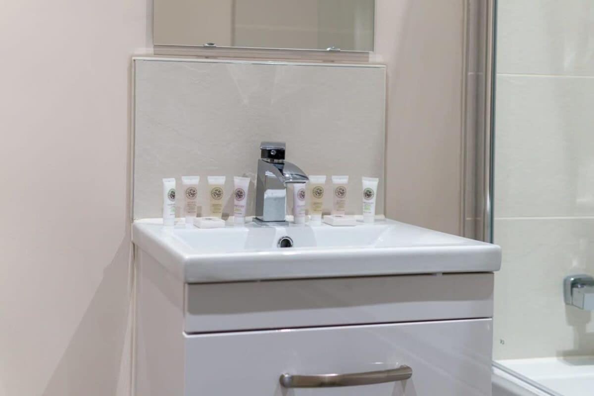 Spacious & Bright 2 Bed Apartment Manchester Zewnętrze zdjęcie